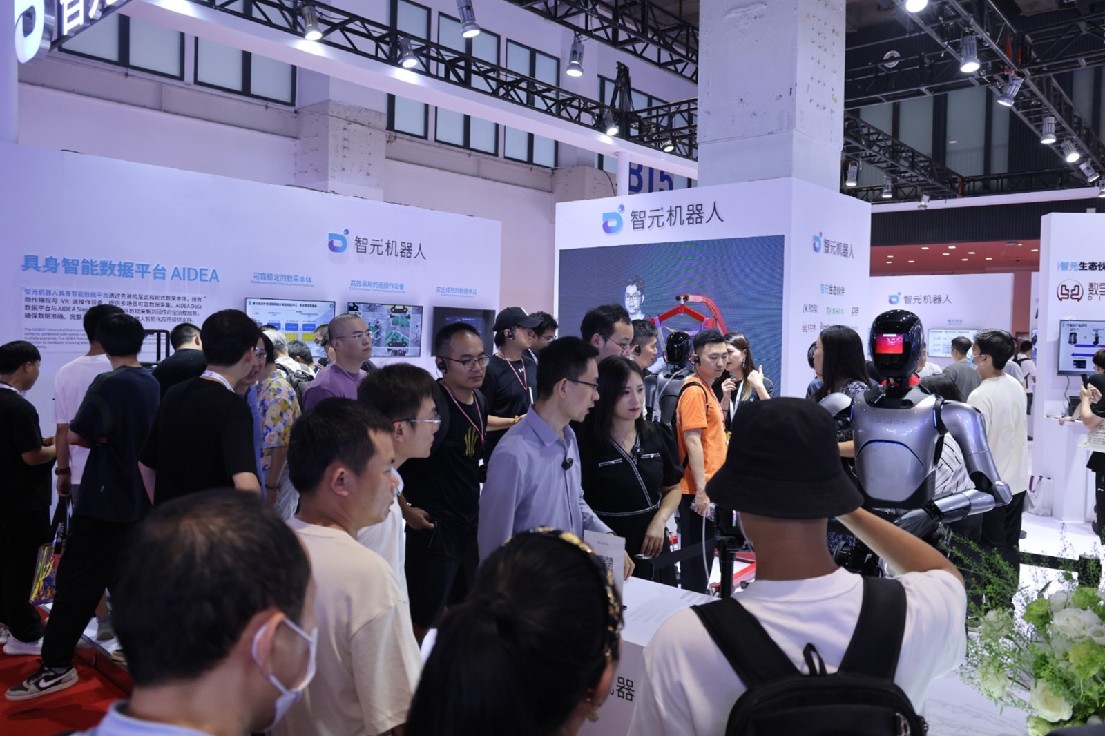 非凡国际机器人亮相世界机器人大会WRC