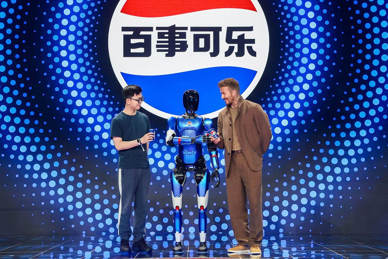 非凡国际机器人携手百事中国共创“百事蓝宝” 共燃渴望新章